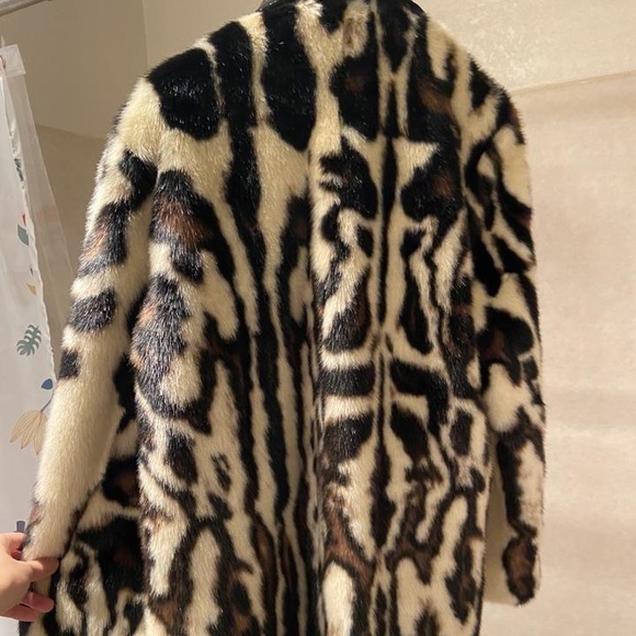 Carven Animal Print Faux Fur Coat - Picture 4 of 16